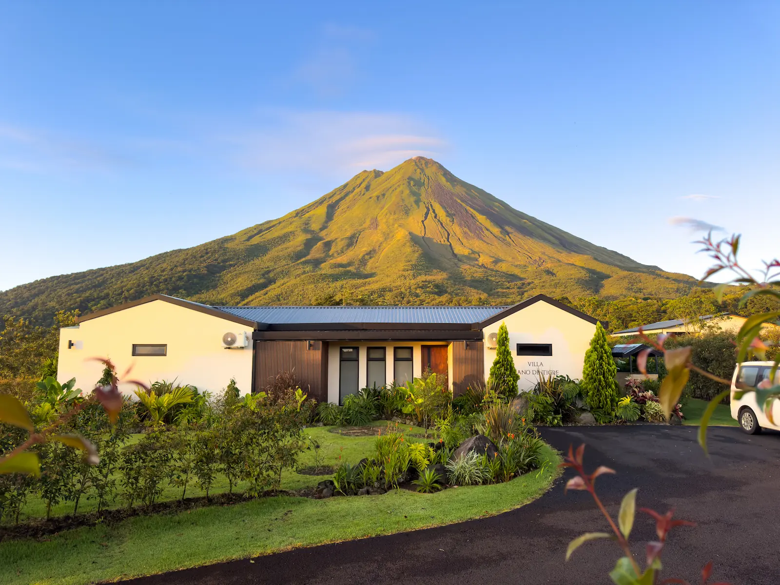 Villa Mano de Tigre at Villas Jawara, luxury villa in La Fortuna with Arenal Volcano view